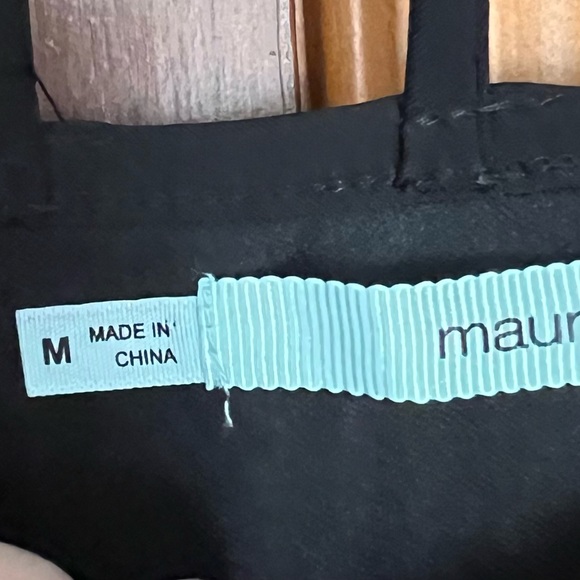 ⭐️♥️Little Black Dress with Web Looking Back - Picture 3 of 4